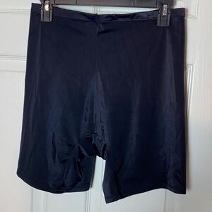 Vanity Fair Black Smoothing Comfort Slipshort Size 10/3XL